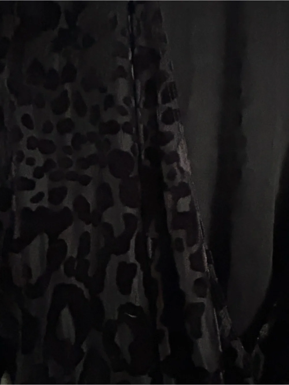 Karen Kane Black Velvet Burnout demask Print Wrap Top - Picture 5 of 5